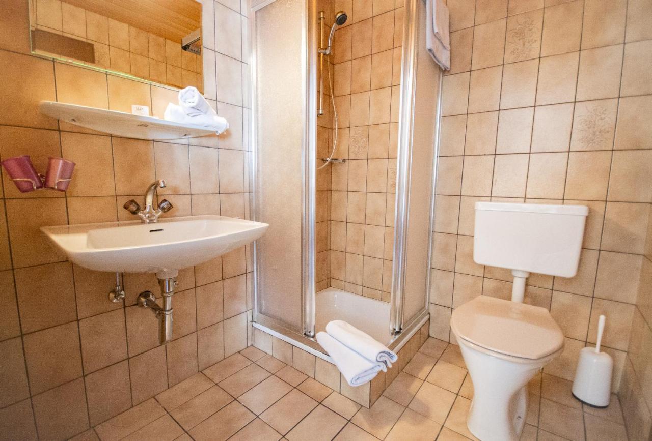 Pension Nina & Gasthof Alpenrose Gschnitz Екстериор снимка