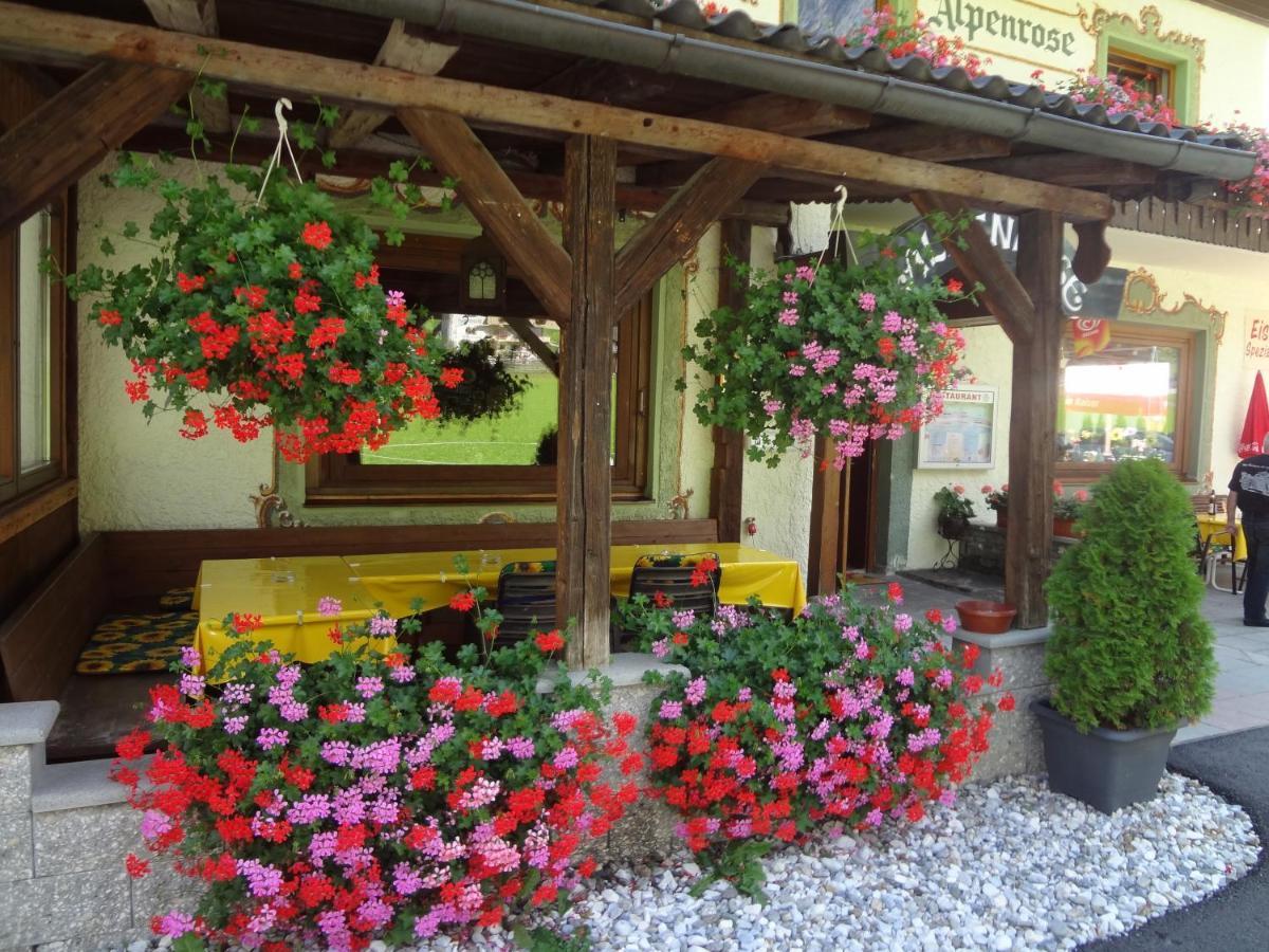 Pension Nina & Gasthof Alpenrose Gschnitz Екстериор снимка